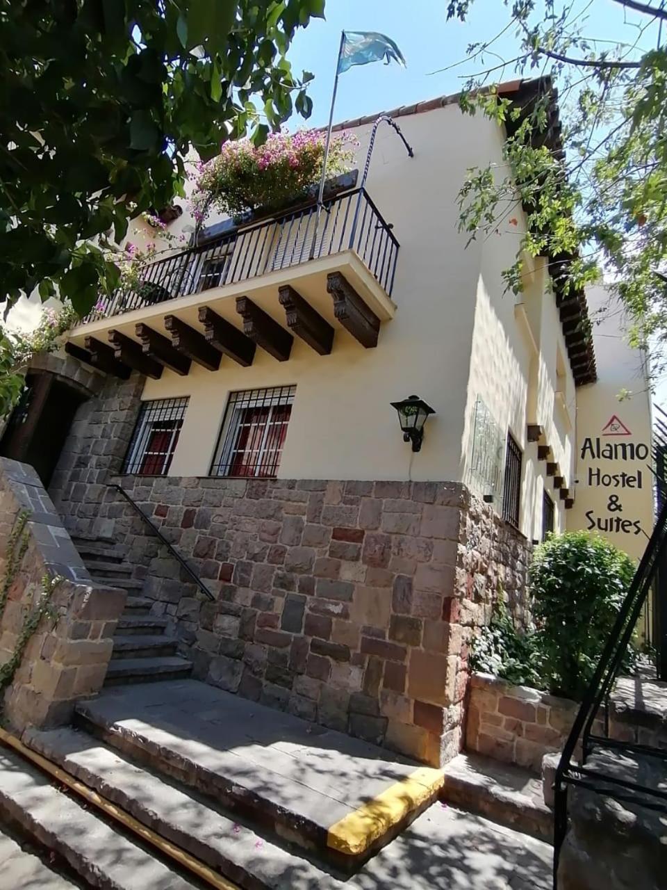 Alamo Hostel & Suites メンドーサ エクステリア 写真