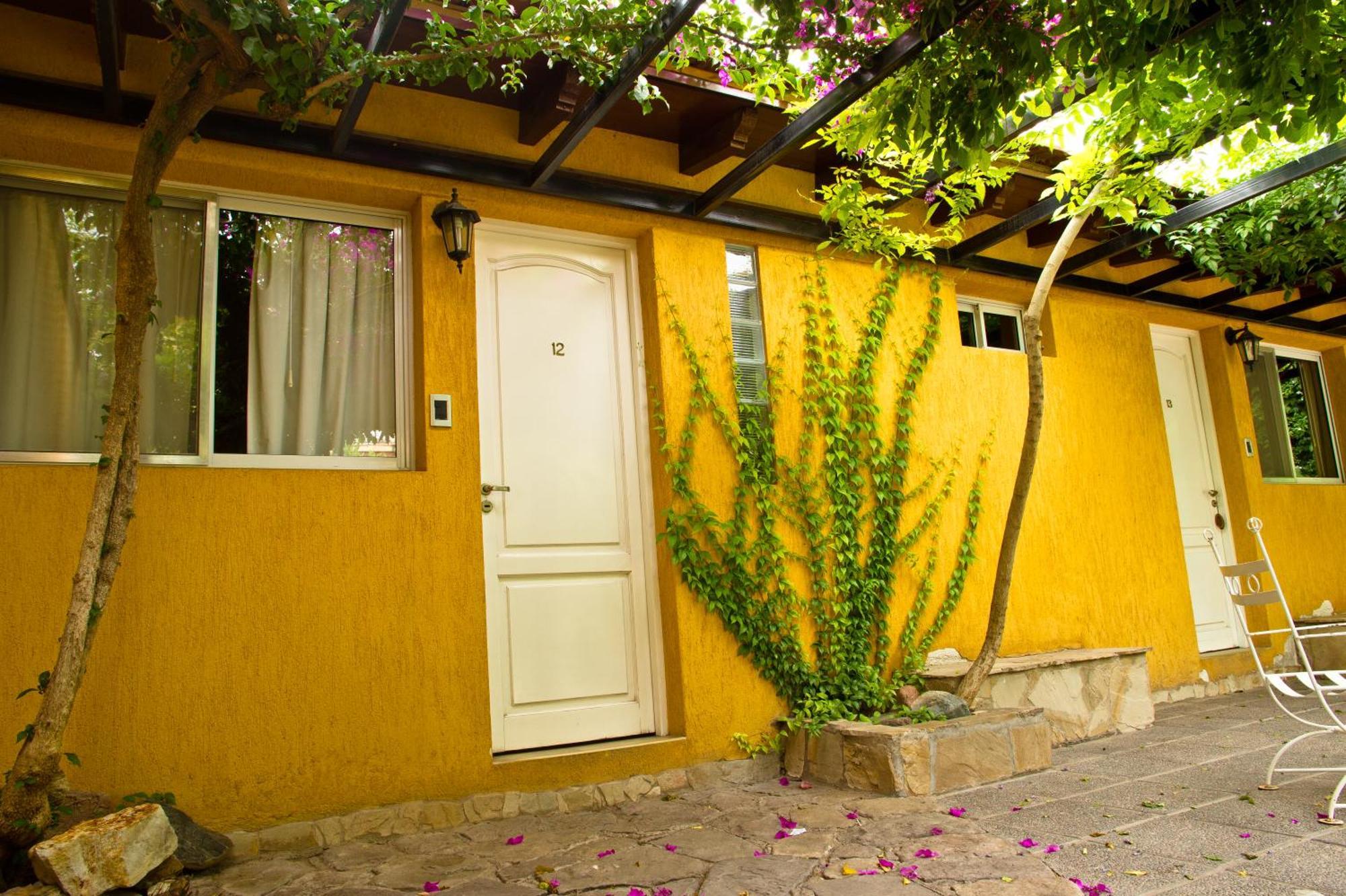 Alamo Hostel & Suites メンドーサ エクステリア 写真