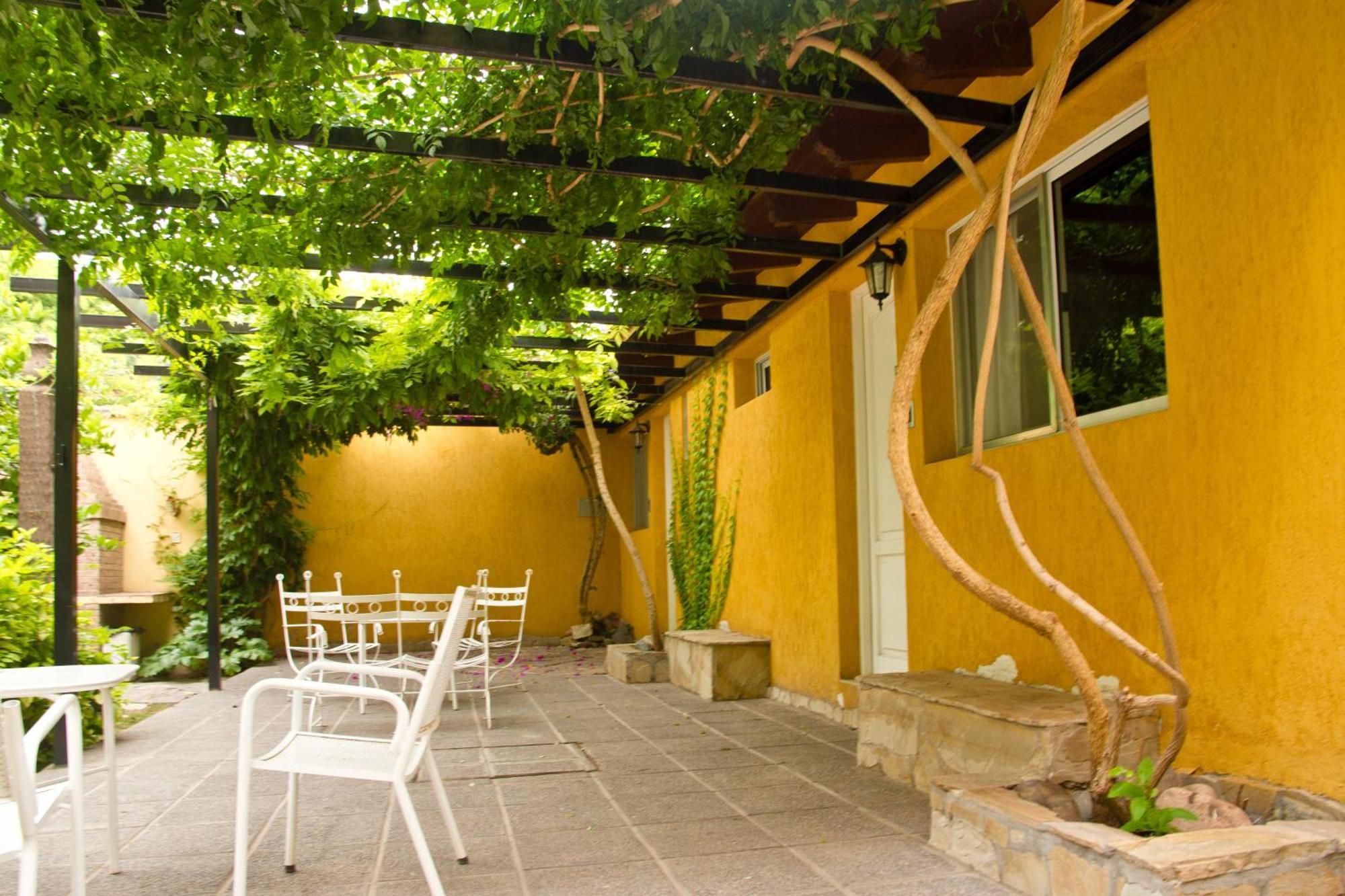 Alamo Hostel & Suites メンドーサ エクステリア 写真