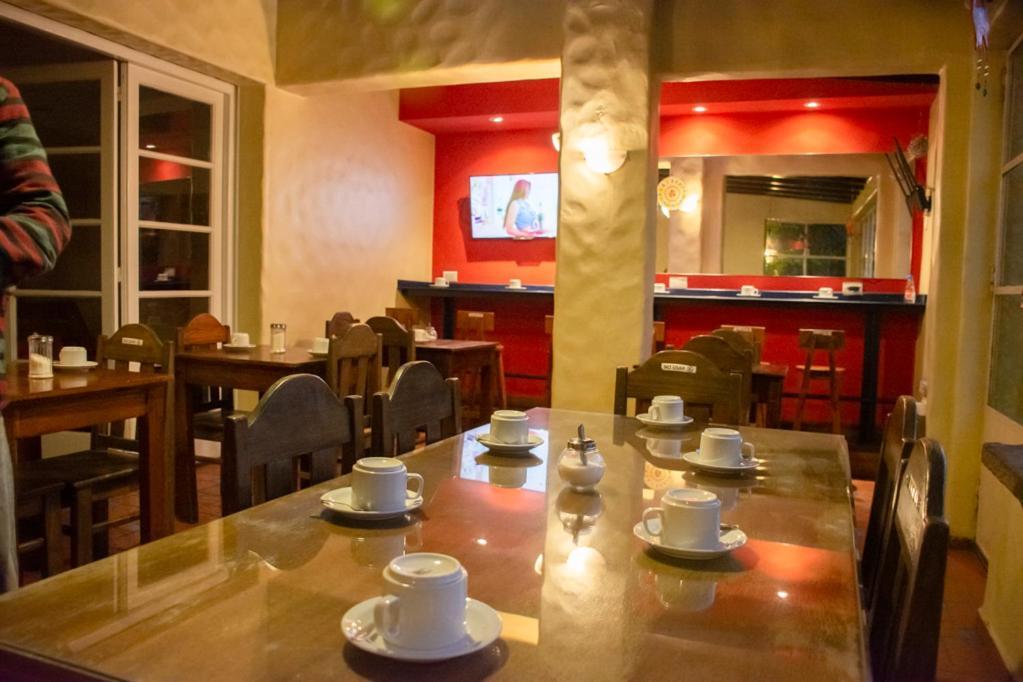 Alamo Hostel & Suites メンドーサ エクステリア 写真